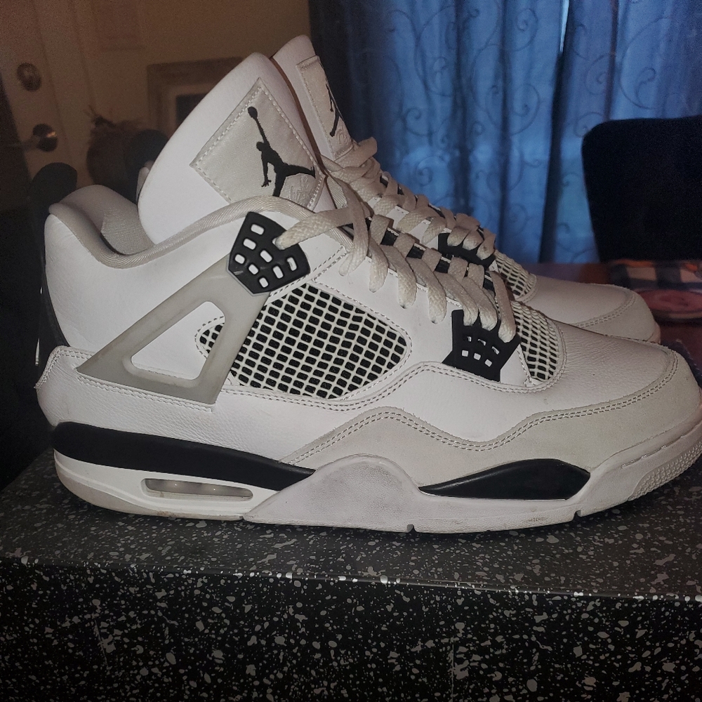 Men's Jordan retro 4's